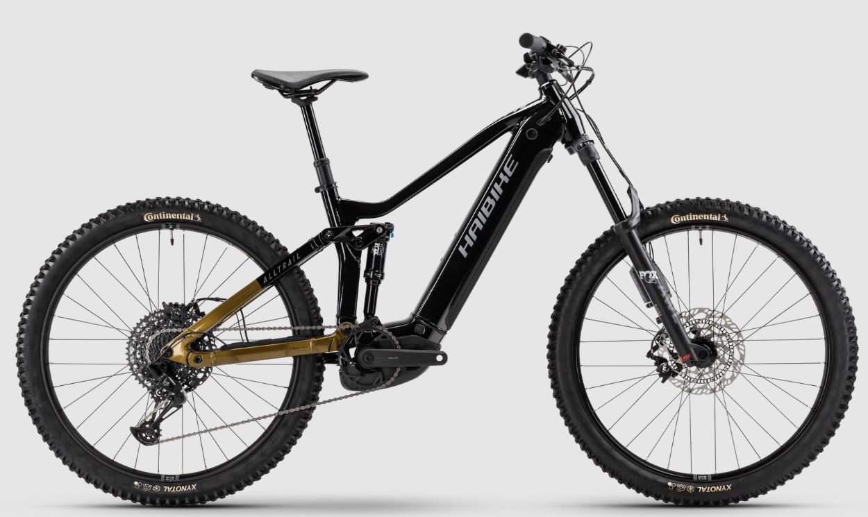 Haibike ALLTRAIL 10.5 ABS 27.5 widok boczny na tle górskiego szlaku